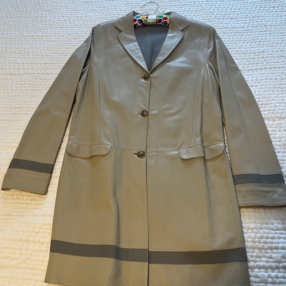 Elegant Tan Women's Tullio Di Lorenzo Coat